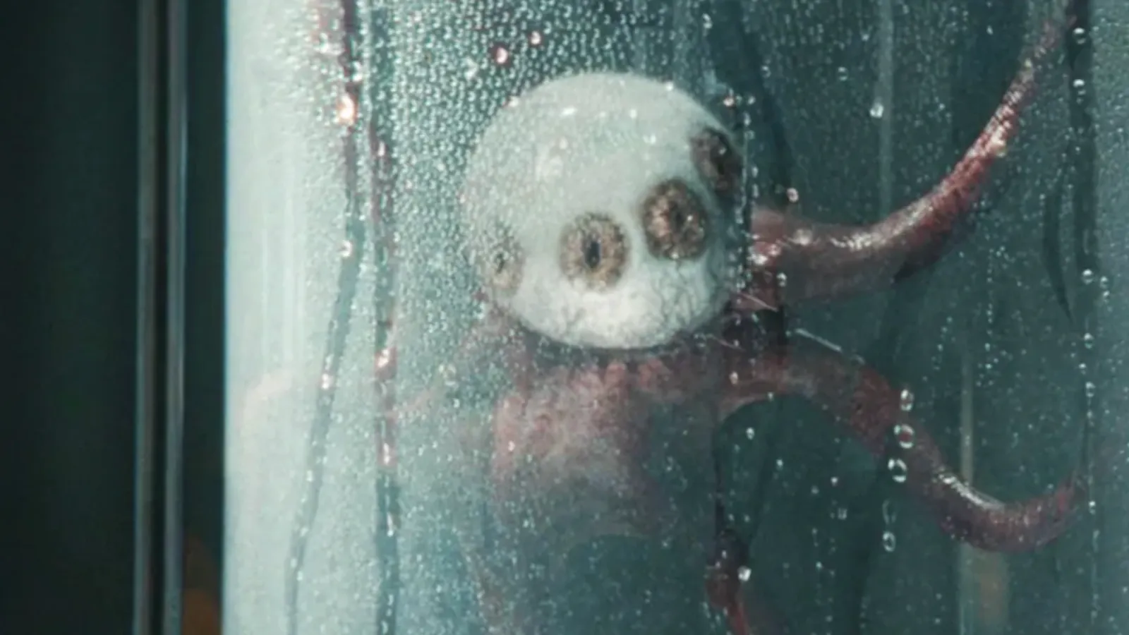 This Show's Gazing Monster Becomes More Terrifying Than Ever in This Week's Chapter